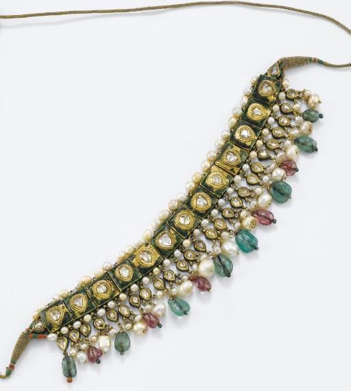 ANTICA COLLANA INDIANA IN ORO, DIAMANTI, PERLE COLTIVATE E PIETRE DI COLORE