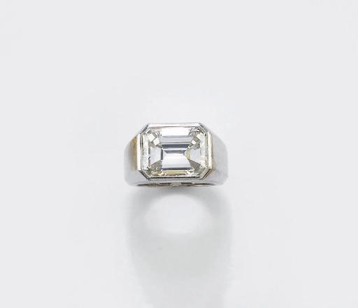 ANELLO IN PLATINO CON DIAMANTE TAGLIO OTTAGONALE, MONTATURA BULGARI