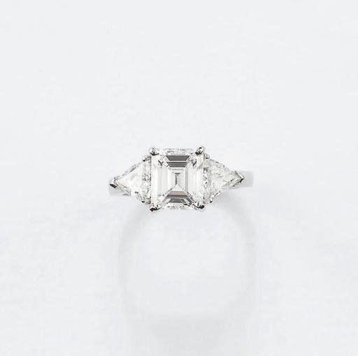 ANELLO IN ORO E DIAMANTI
