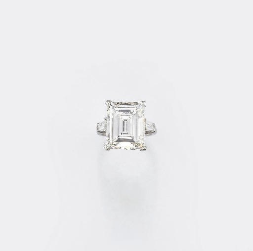 ANELLO CON DIAMANTE TAGLIO RETTANGOLARE