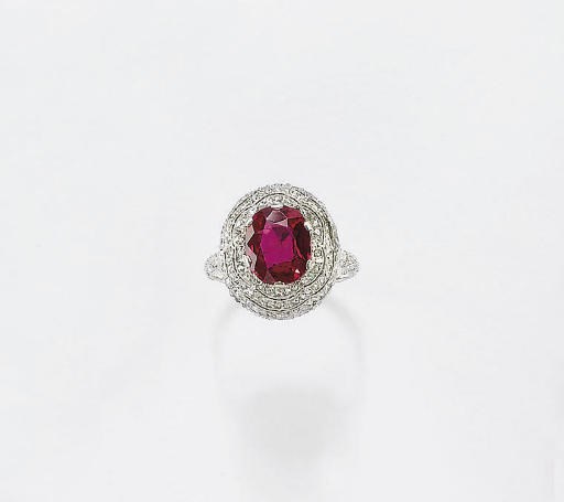 ANELLO CON RUBINO E DIAMANTI, FIRMATO BUCCELLATI