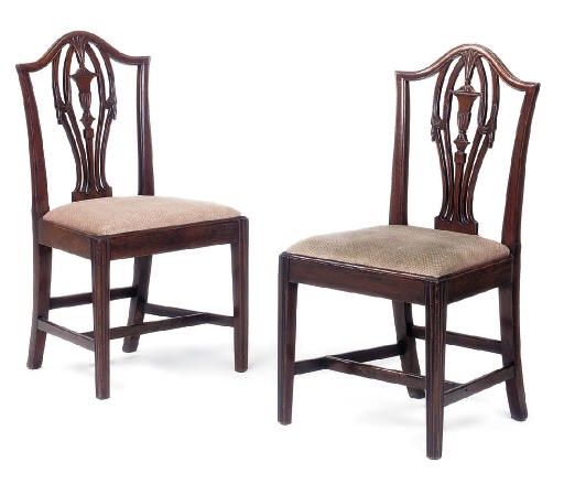A PAIR OF GEORGE III MAHOGANY DINING CHAIRS