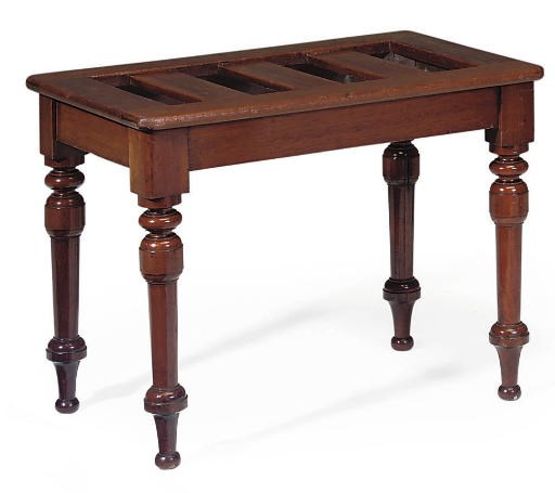 A LATE VICTORIAN MAHOGANY LUGGAGE STAND
