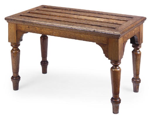 A LATE VICTORIAN OAK LUGGAGE STAND