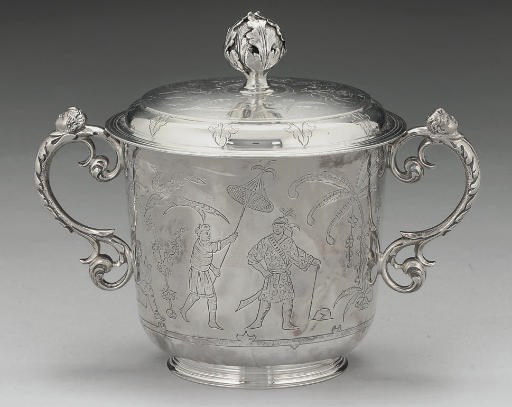 A 20TH CENTURY SILVER REPRODUCTION OF A LATE 17TH CENTURY CHINOISERIE PORRINGER,