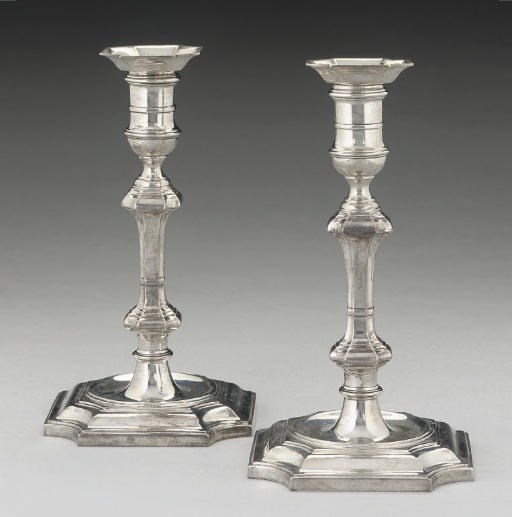 A PAIR OF EDWARDIAN SILVER CAST CANDLESTICKS,