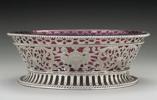 A PIERCED CIRCULAR SILVER FRUIT BOWL,