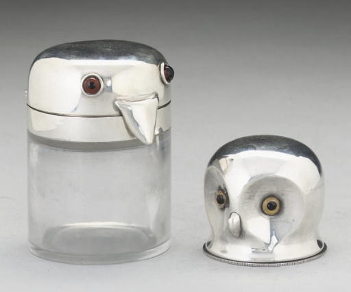 AN EDWARDIAN SILVER NOVELTY STRING BOX MODELLED AS AN OWL'S HEAD,