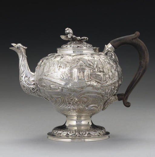 A 19TH CENTURY AMERICAN SILVER TEAPOT,