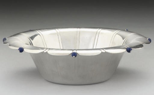 AN AMERICAN SILVER ART DECO BOWL,