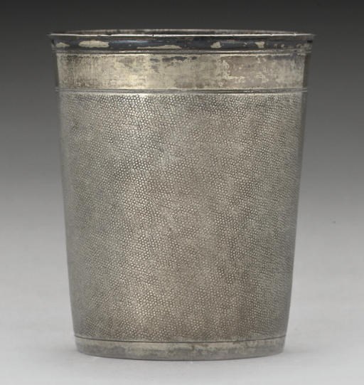 AN EARLY 18TH CENTURY GERMAN SILVER-GILT BEAKER,
