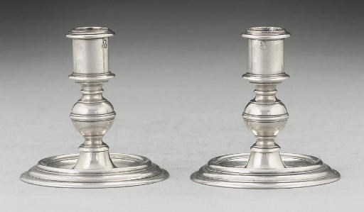 A PAIR OF EARLY 18TH CENTURY MALTESE SILVER TRAVELLING OR DRESSING TABLE CANDLESTICKS,