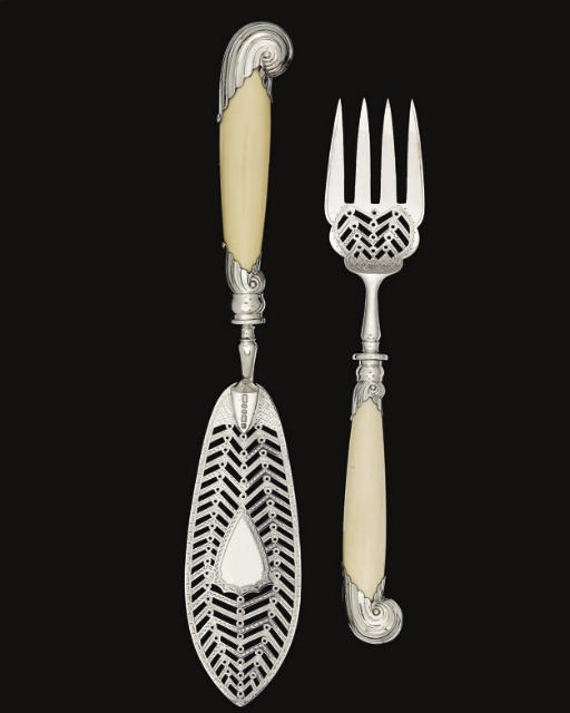 A PAIR OF VICTORIAN IVORY-HANDLED SILVER FISH SERVERS,
