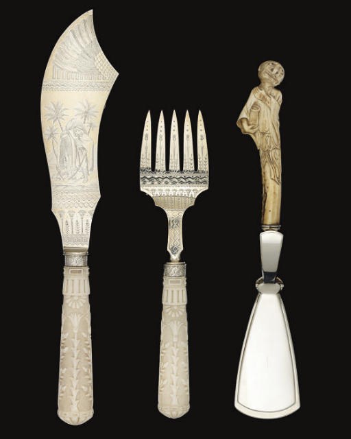A PAIR OF VICTORIAN IVORY-HANDLED SILVER FISH SERVERS,