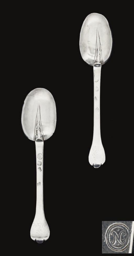 A PAIR OF CHARLES II SILVER TREFID SPOONS,