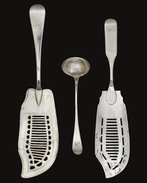 A GEORGE III SCOTTISH PROVINCIAL SILVER FISH SLICE,