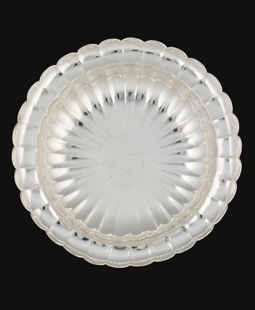 A QUEEN ANNE SILVER STRAWBERRY DISH,