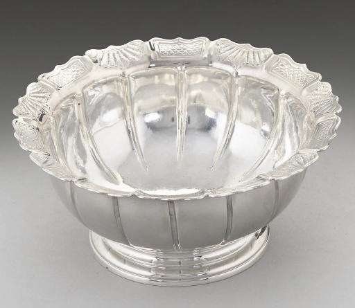 A GEORGE II SILVER SUGAR BOWL,