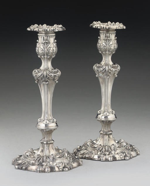 A PAIR OF GEORGE IV SILVER CANDLESTICKS,