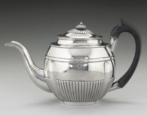 AN EARLY 19TH CENTURY RUSSIAN SILVER TEAPOT,