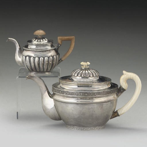 AN EARLY 19TH CENTURY RUSSIAN SILVER TEAPOT,