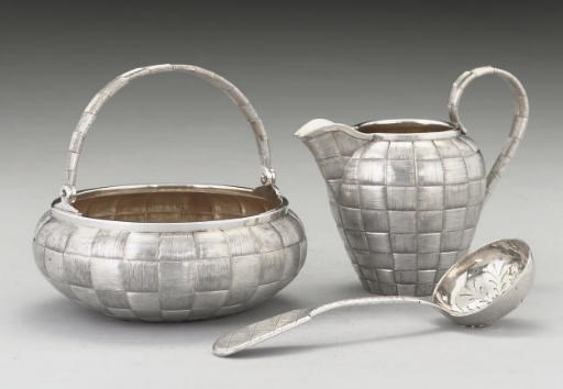 A LATE 19TH/EARLY 20TH CENTURY RUSSIAN SILVER TROMPE L'OEIL CREAM JUG & SWING-HANDLED SUGAR BOWL, WITH ASSOCIATED SIFTER SPOON,
