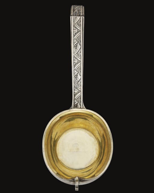 AN EARLY 20TH CENTURY RUSSIAN SILVER VODKA LADLE IN THE FORM OF A KOVSH
