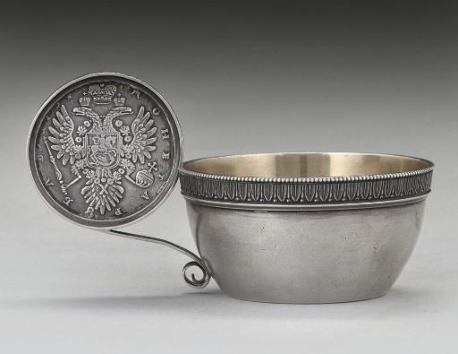 AN EARLY 20TH CENTURY RUSSIAN SILVER CHARKA,