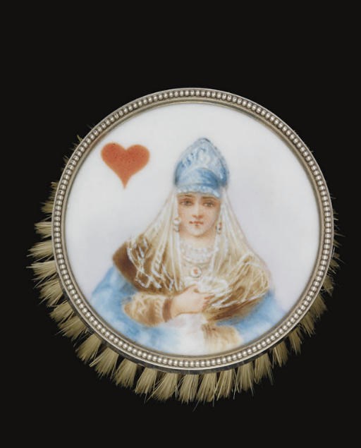 AN EARLY 20TH CENTURY RUSSIAN SILVER & ENAMEL GAMING BRUSH,