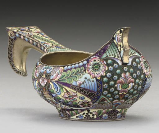 AN EARLY 20TH CENTURY RUSSIAN SILVER-GILT & POLYCHROME SHADED CLOISONNE ENAMEL KOVSH,