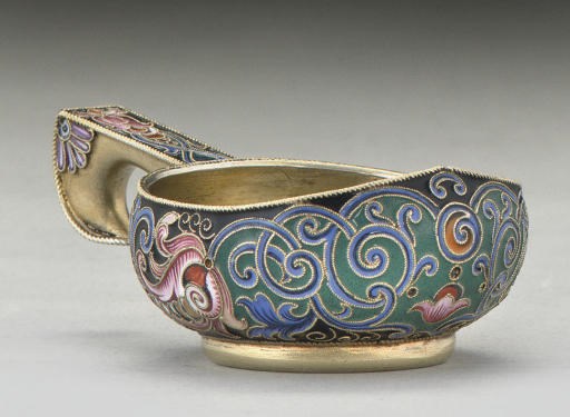 A SMALL LATE 19TH/EARLY 20TH CENTURY RUSSIAN SILVER-GILT & CLOISONNE ENAMEL KOVSH,