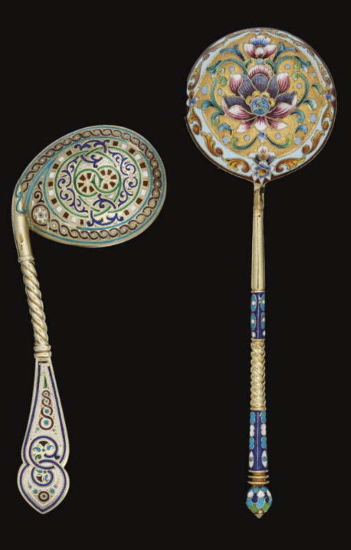 A LATE 19TH/EARLY 20TH CENTURY RUSSIAN SILVER-GILT & CLOISONNE ENAMEL SPOON,