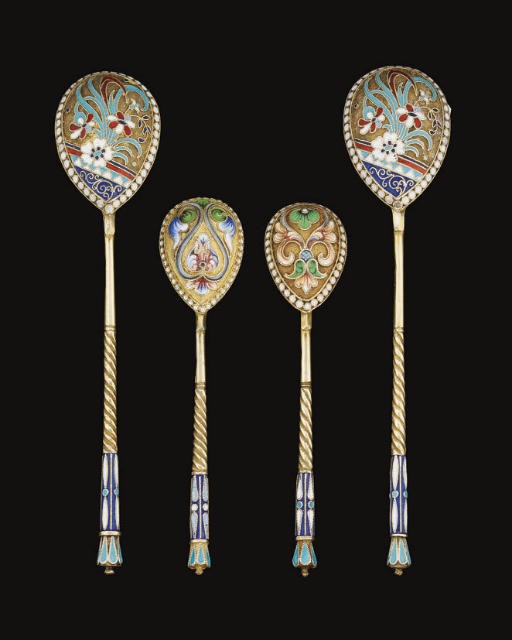 A SET OF SIX LATE 19TH/EARLY 20TH CENTURY RUSSIAN SILVER-GILT & CLOISONNE ENAMEL LEMON TEA SPOONS,