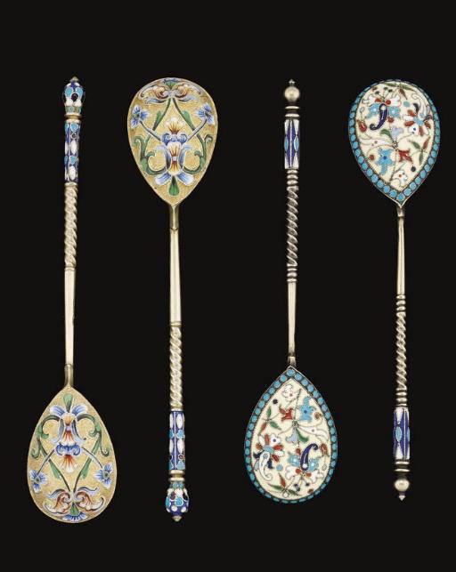 A SET OF SIX LATE 19TH/EARLY 20TH CENTURY RUSSIAN SILVER-GILT & CLOISONNE ENAMEL LEMON TEA SPOONS,