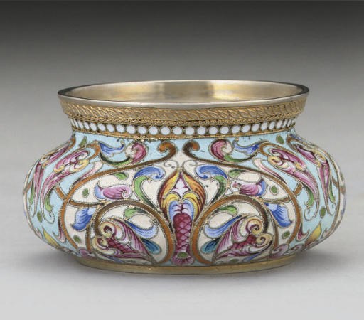 A SMALL LATE 19TH/EARLY 20TH CENTURY RUSSIAN SILVER-GILT & CLOISONNE ENAMEL BOWL,