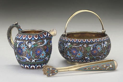 A LATE 19TH CENTURY RUSSIAN SIVER-GILT & CLOISONNE ENAMEL CREAM JUG & SUGAR BOWL WITH ASSOCIATED SUGAR TONGS,