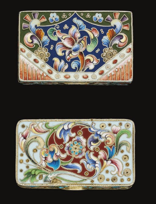 AN EARLY 20TH CENTURY RUSSIAN SILVER-GILT & CLOISONNE ENAMEL SNUFF BOX,
