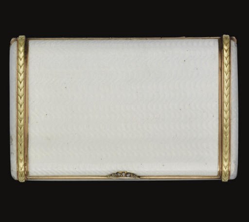 AN EARLY 20TH CENTURY RUSSIAN SILVER-GILT & GUILLOCHE ENAMEL CIGARETTE CASE,