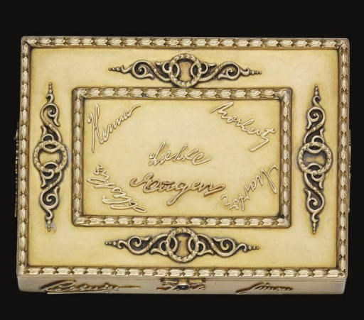 AN EARLY 20TH CENTURY RUSSIAN GOLD CIGARETTE CASE,