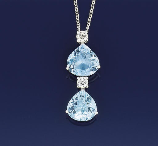 AN AQUAMARINE AND DIAMOND PENDANT