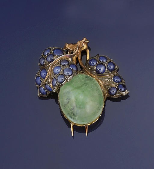 A GREEN BERYL AND SAPPHIRE BROOCH, BY BUCCELLATI