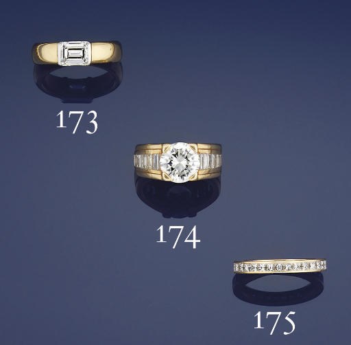 A DIAMOND SINGLE STONE RING