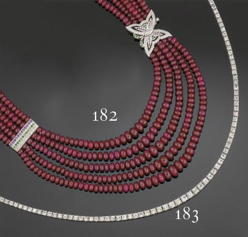 A diamond flexible necklace