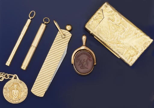 A GROUP OF GENTLEMAN'S ACCESSORIES