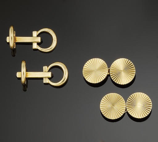 TWO PAIRS OF CUFFLINKS