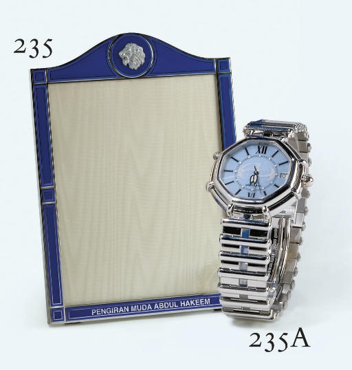 A STEEL AND QUARTZ WRISTWATCH, BY GERALD GENTA