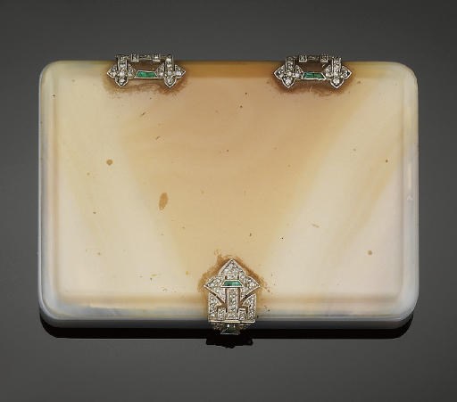 AN EARLY 20TH CENTURY AGATE AND GEM-SET CIGARETTE CASE