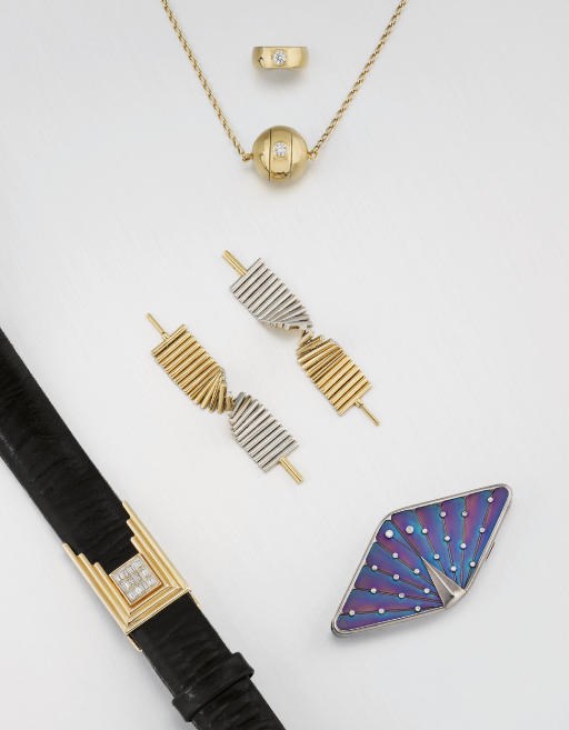 A SMALL GROUP OF DIAMOND SET JEWELLERY AND OTHER ITEMS