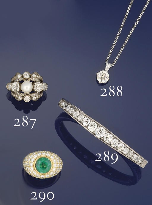 A single stone diamond pendant