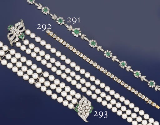 AN EMERALD AND DIAMOND NECKLACE